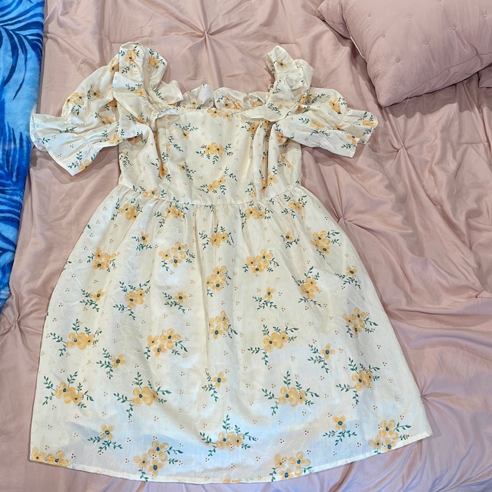 Large woman’s Storia sun dress.. beautiful flowers, lightly lined